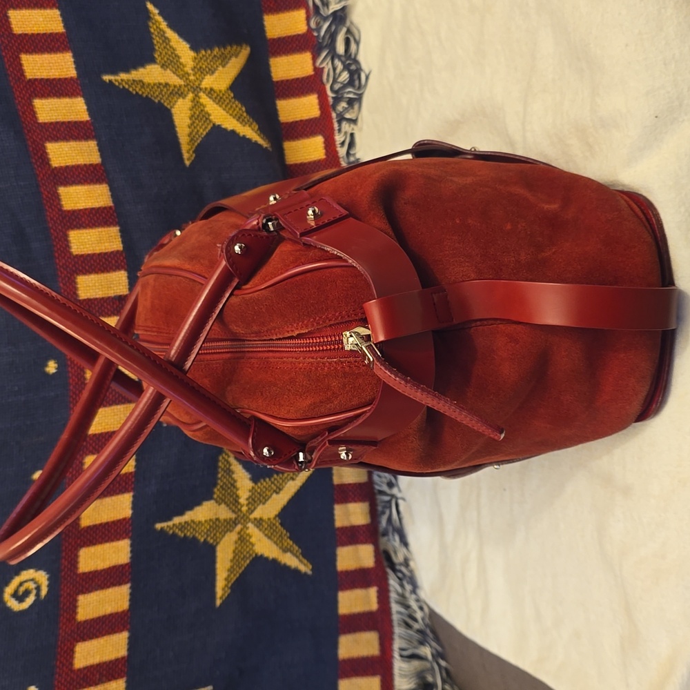 Salvatore Ferragamo Red Suede & Calf Leather Shoulder Bag with Structured Design - Picture 5 of 16